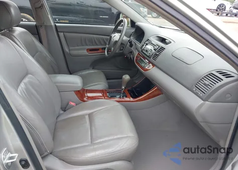 2002 Toyota Camry Xle z USA, uszkodzony, nr VIN 4T1BE32K72U545923